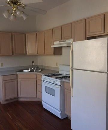 3rd image of 330 Pacific Ave