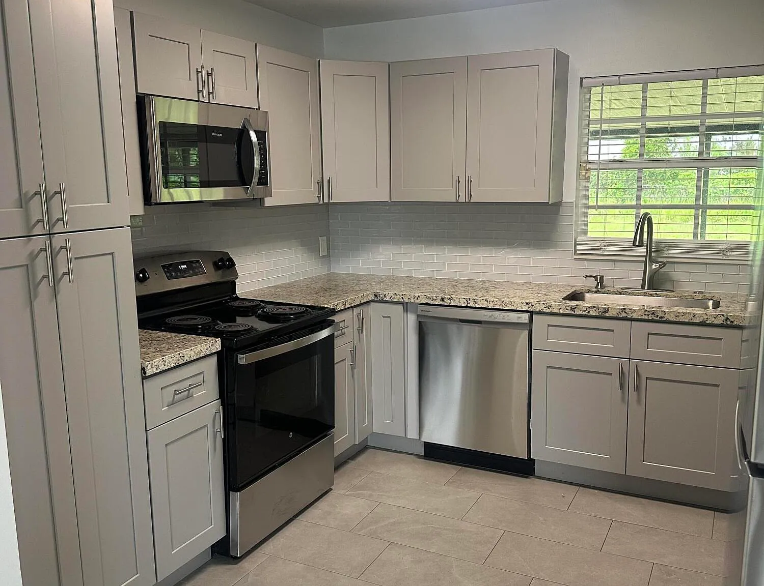 3 bed, 2.0 bath, 1085 sqft, $2,800 — Photo 4