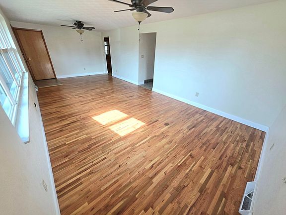 3rd image of 1818 Brink Ave