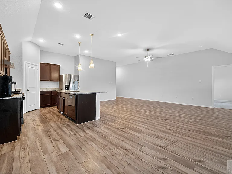 2704 Rambling Rd — Photo 12