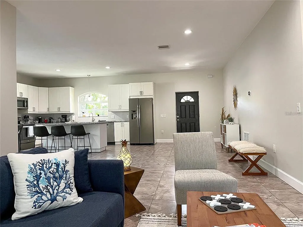 3 bed, 2.0 bath, 1563 sqft, $2,900 — Photo 4