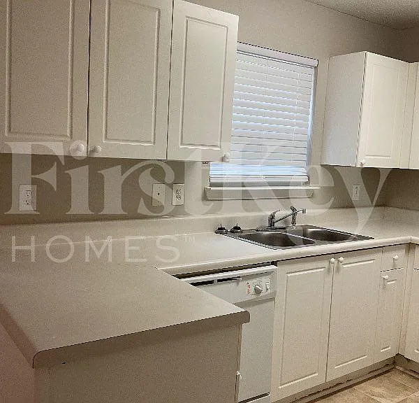 102 Watercress Ct — Photo 5