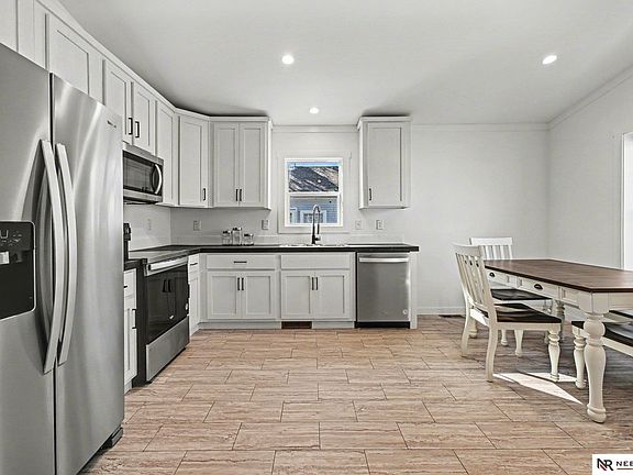 4th image of 2436 Larimore Ave