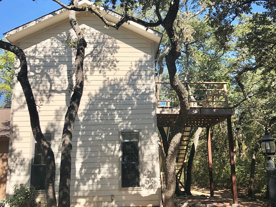 Another view of the unit and upstairs balcony/deck.