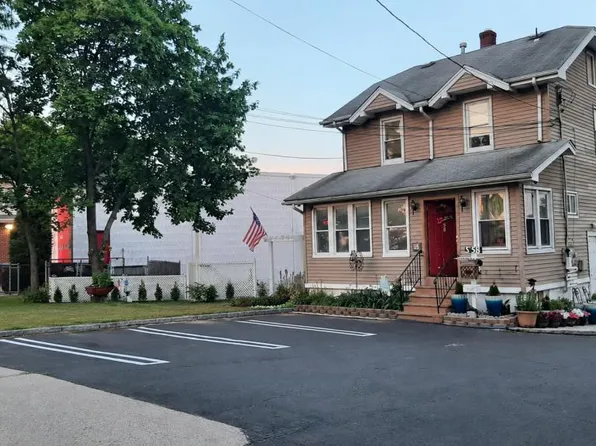 58 S Farview Ave, Paramus, NJ 07652