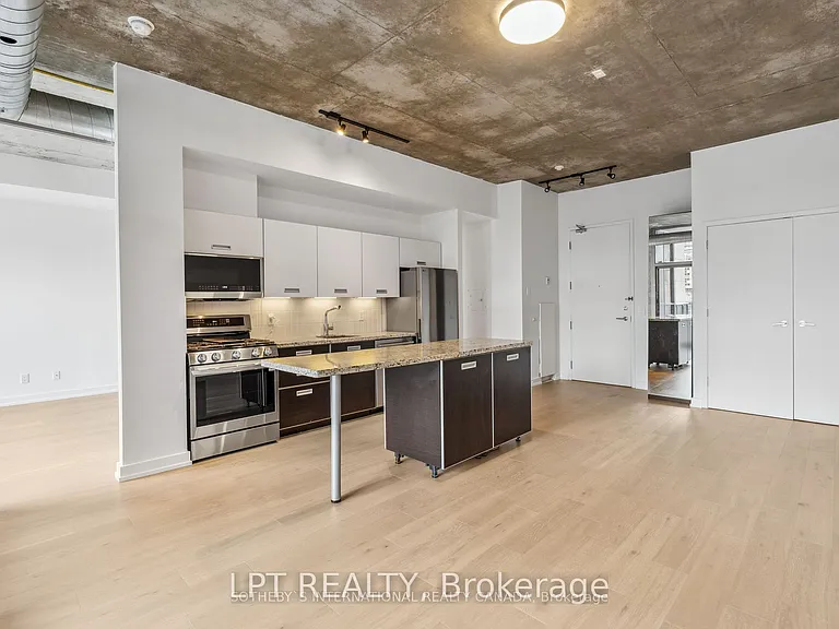 60 Bathurst St #507 — Photo 13