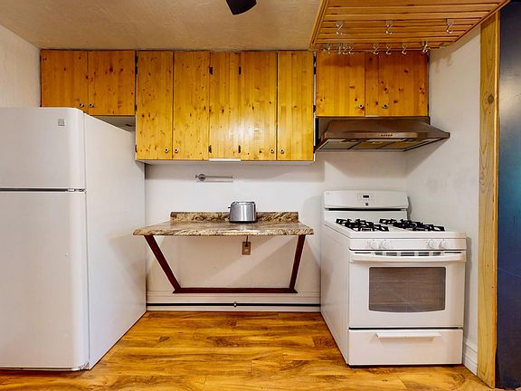 BREAKFAST NOOK FOR THOSE MEALS ON THE GO