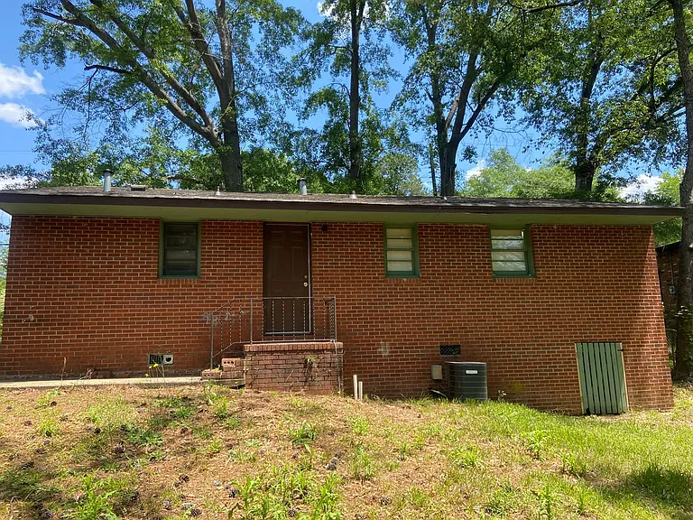 4816 Wellborn Dr — Photo 2