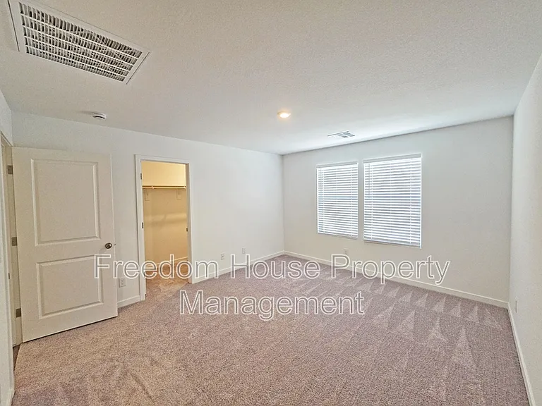 710 E Huyana Wind Dr — Photo 15