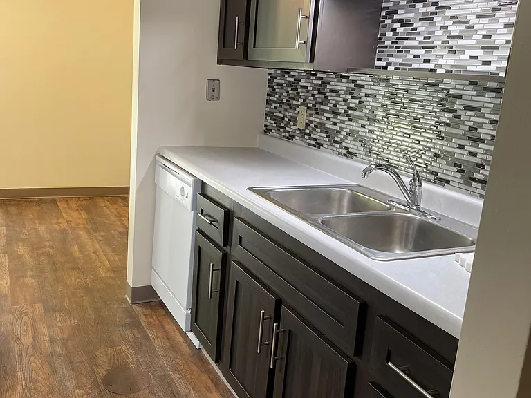 FOUNTAIN VIEW APARTMENTS — Photo 14