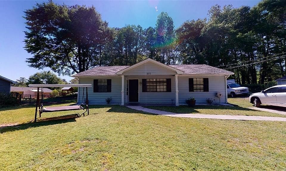 1st image of 823 Post Oak Cir
