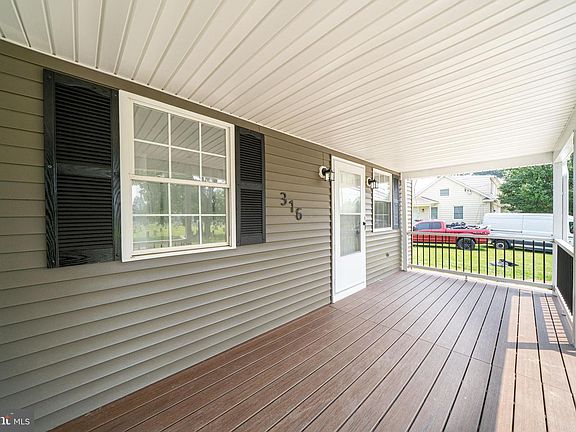 3rd image of 316 Newport Rd