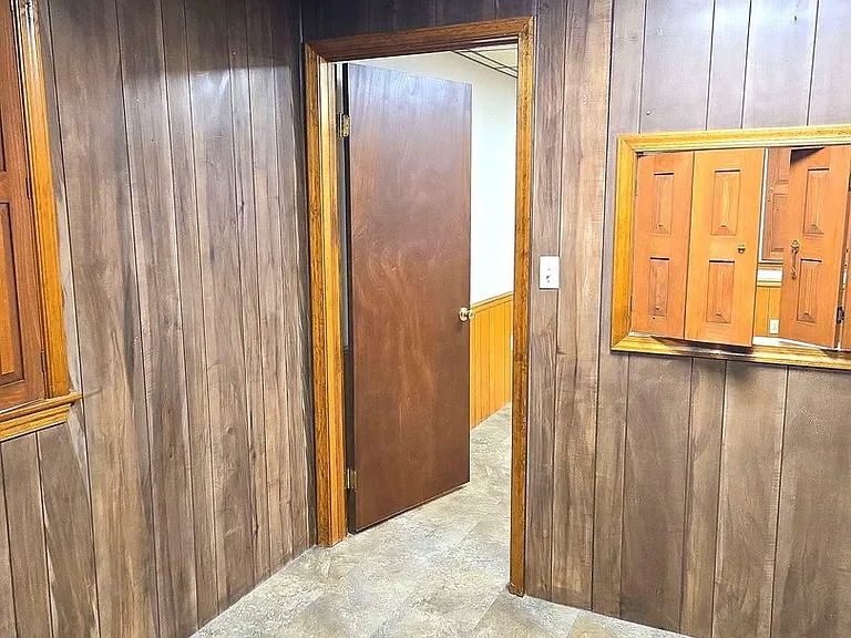 203 Lincoln Way E — Photo 22