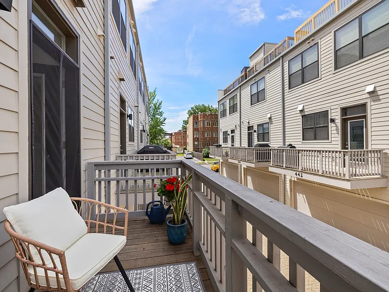 952 Madison St — Photo 14