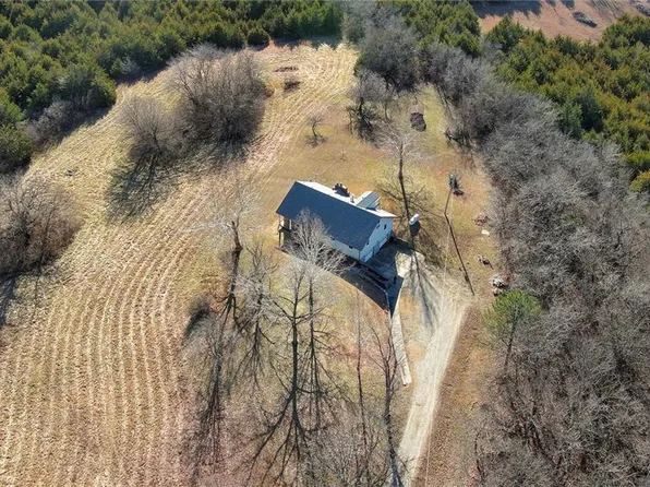 18609 Santa Fe Trl, Leavenworth, KS 66048
