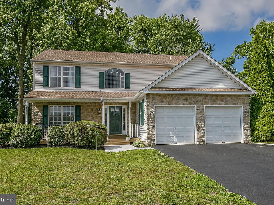 1st image of 215 Pennford Pl