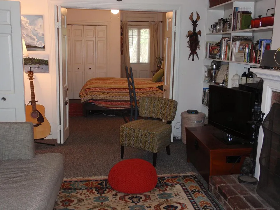 Living rm/ bedroom