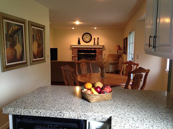 5th image of 2413 N Stoneybrook St