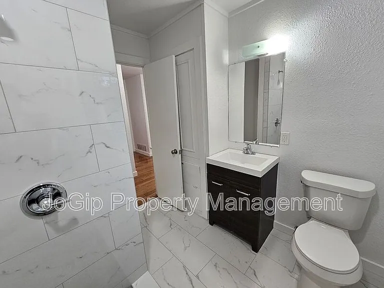 2402 Housley Dr — Photo 22