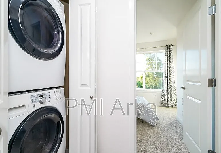 2460 NE Park Dr — Photo 6