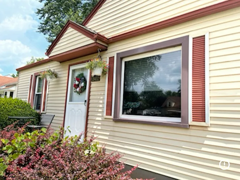 19452 Poinciana — Photo 1
