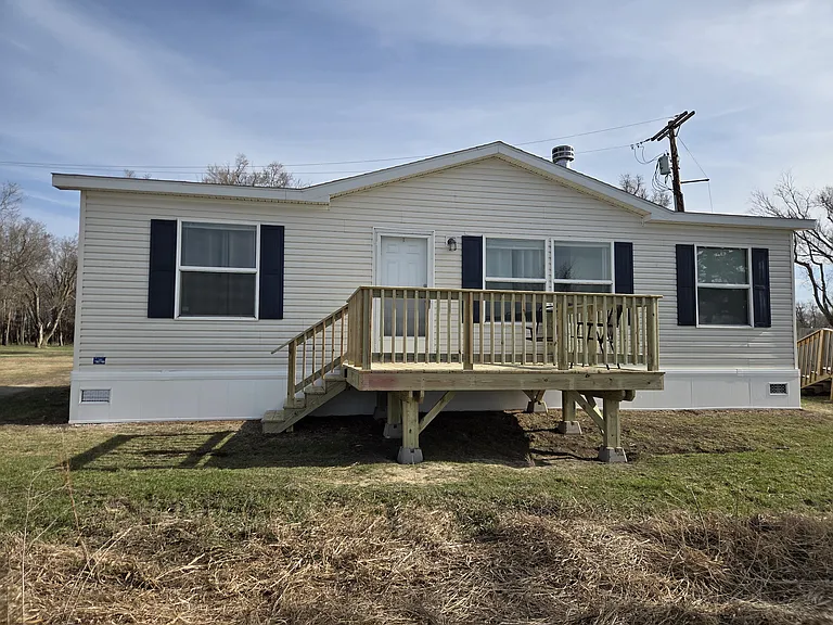 138 E Lake Dr — Photo 3