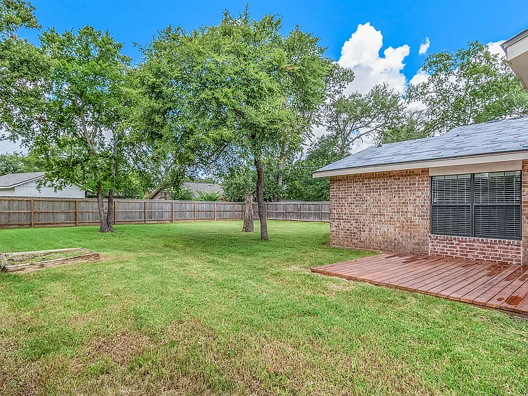 2910 Jennifer Dr — Photo 23