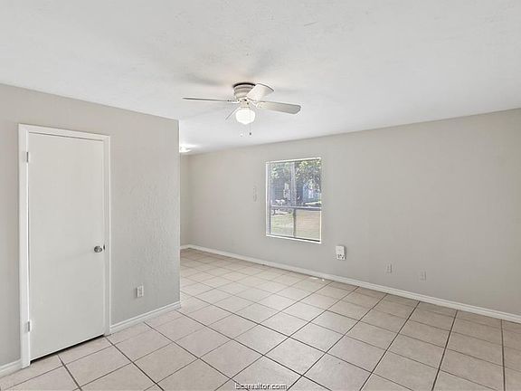 3rd image of 2815 Cypress Bend Cir APT B