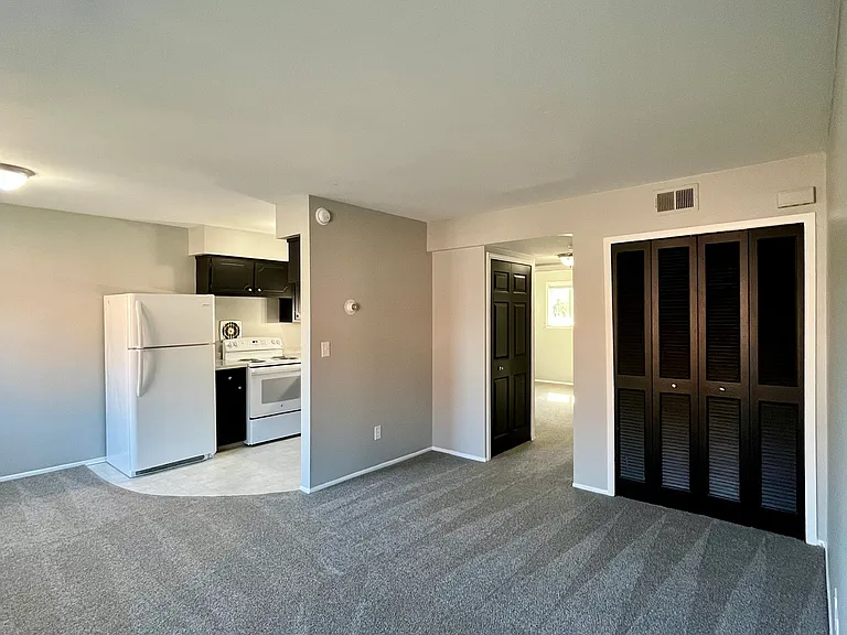 4431 Oakwood Blvd #3 — Photo 2