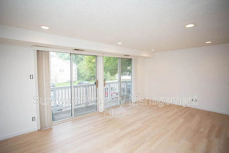 2 bed, 2.0 bath, 912 sqft, $1,850 — Photo 3