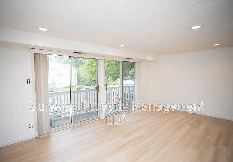 142 Kenwood Dr — Photo 3