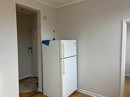 2nd image of 37-42 Crescent St #3