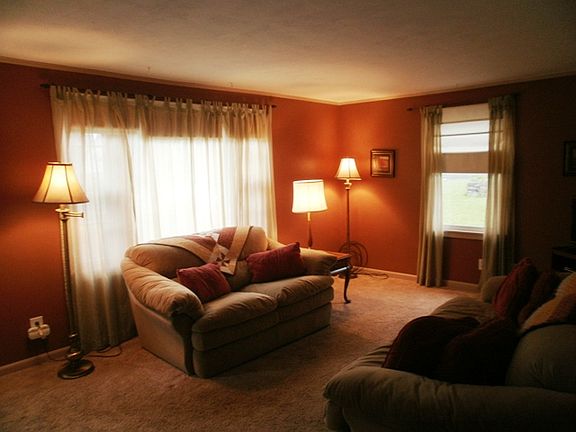 4th image of 127 Kendall Dr W