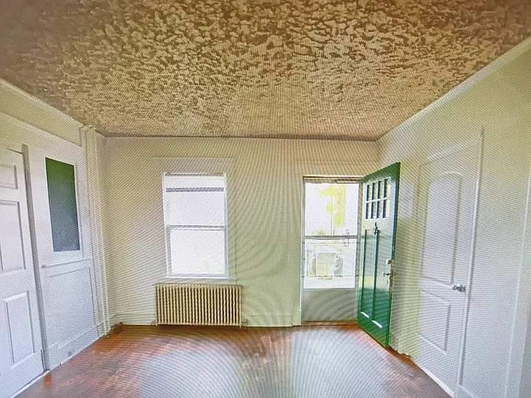 1414 Gordon Ave — Photo 3