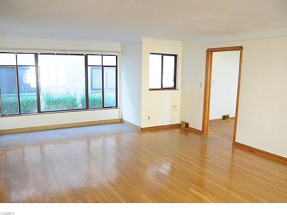 3rd image of 1381 Andrews Ave