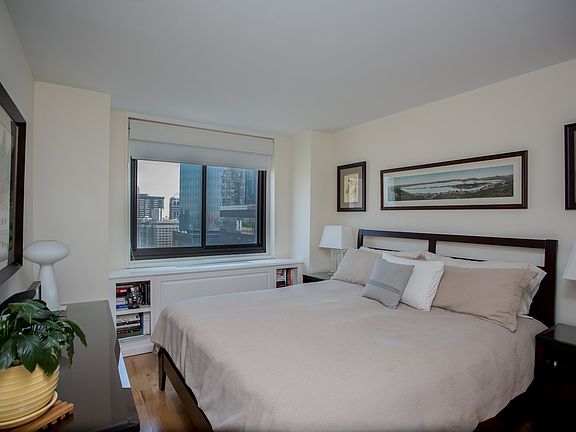3rd image of 347 W 57th St APT 39B