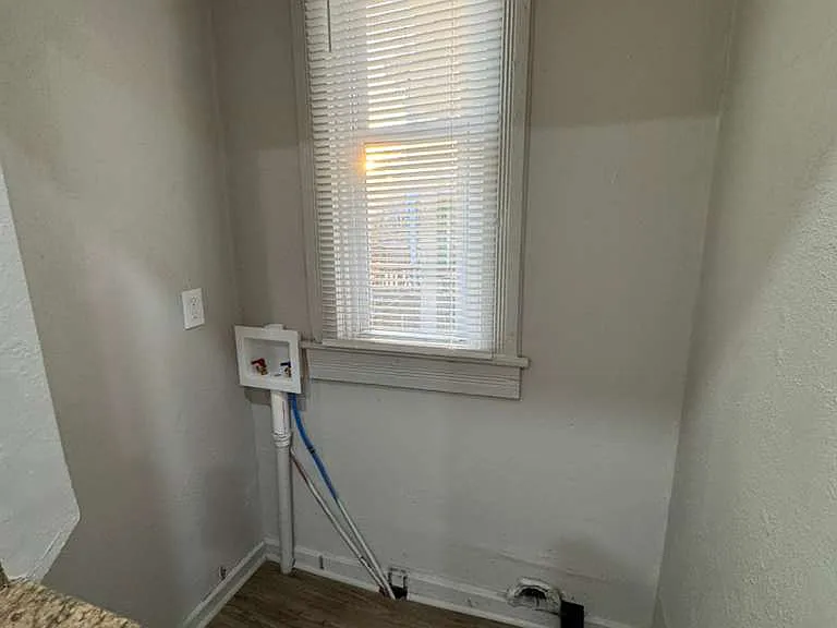 3427 Lexington Ave — Photo 12
