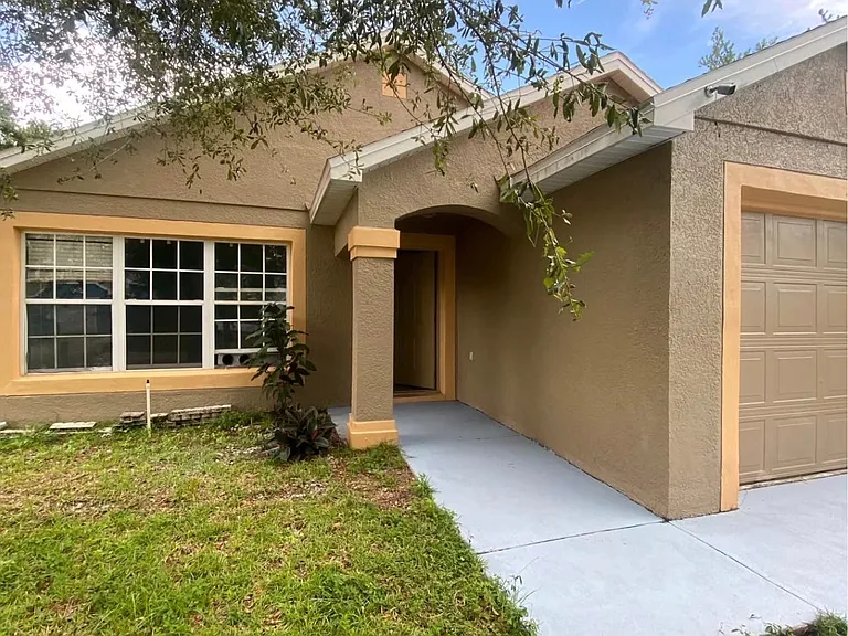 422 Rollins Dr — Photo 3