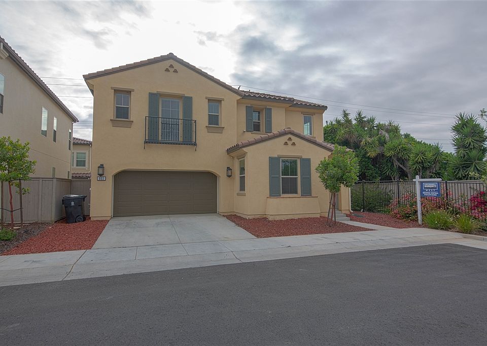 1st image of 932 Rolling Dunes Way