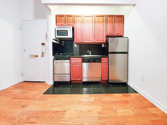 3rd image of 109 Eldridge St APT 13
