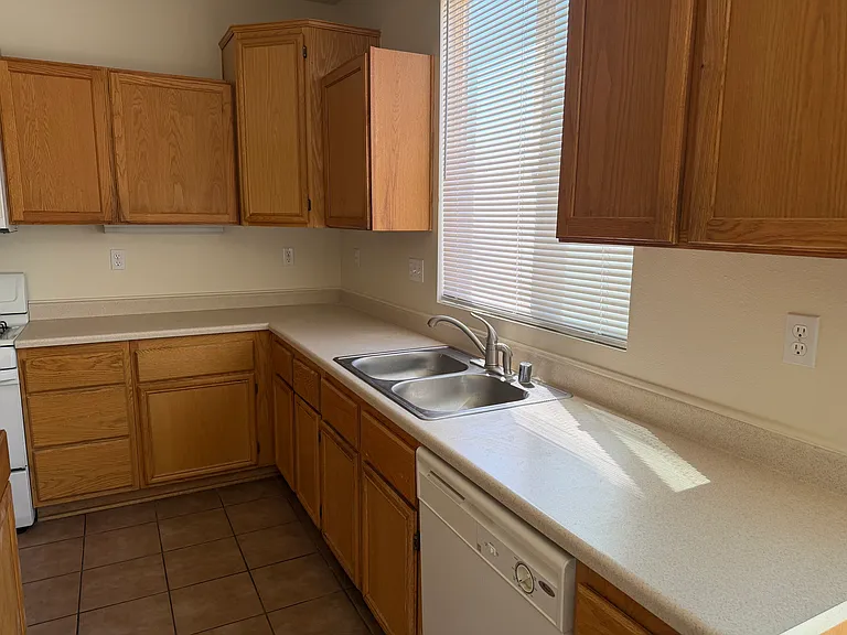 12445 Freeport Dr — Photo 7