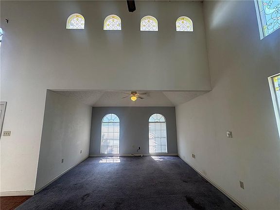 4th image of 629 Carnation Ave