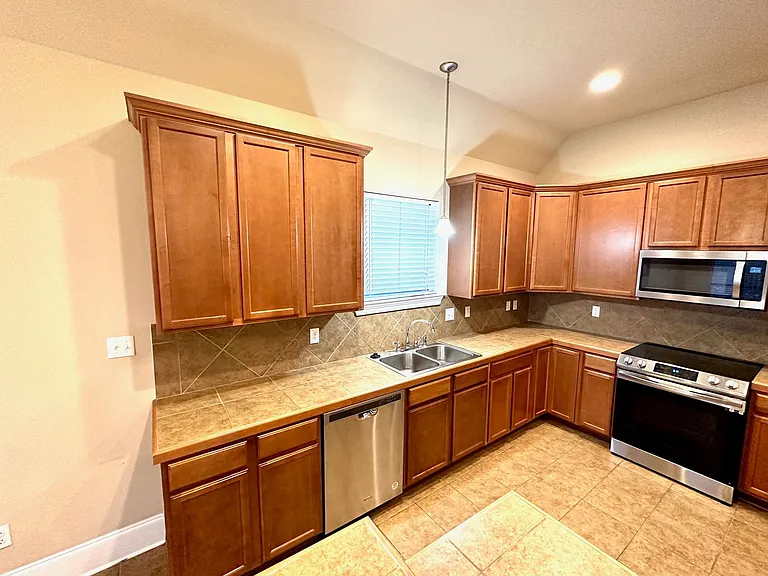 41188 Lakeway Cove Ave — Photo 2