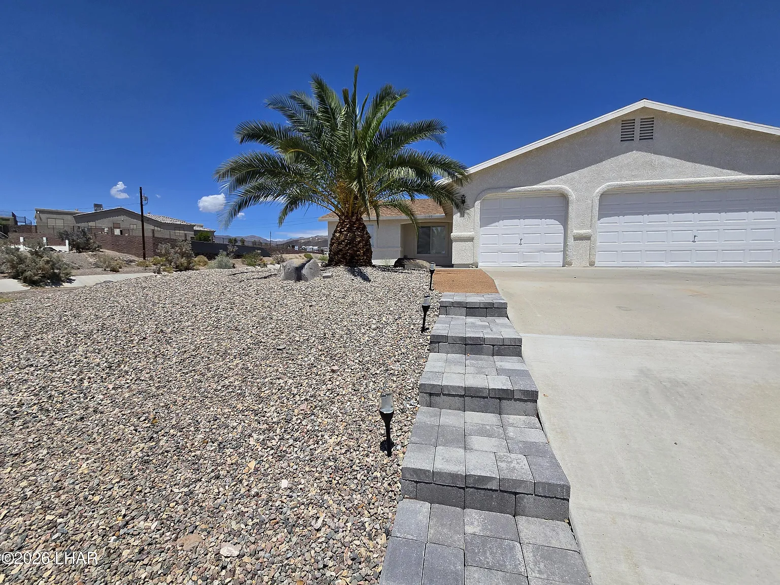 3 bed, 2.0 bath, 1301 sqft, $2,000 — Photo 2