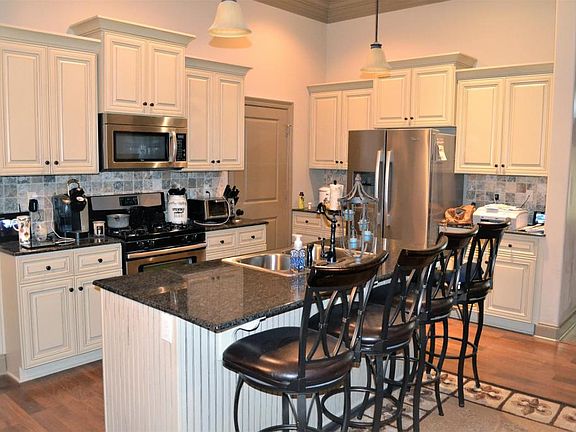 4th image of 126 Clover Leaf Dr