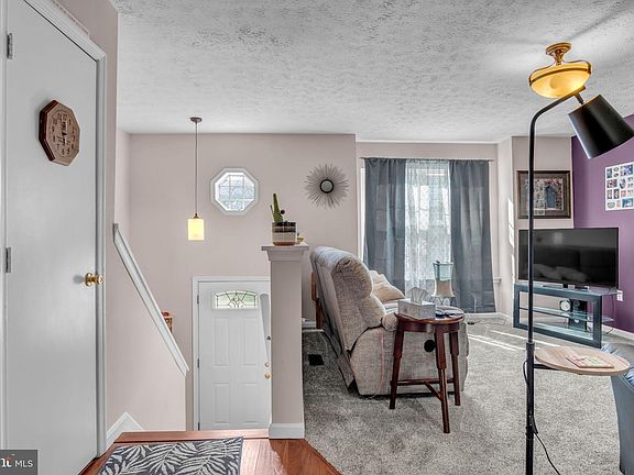 3rd image of 279 Lincoln Ave