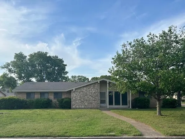 3837 Clubway Ln, Farmers Branch, TX 75244