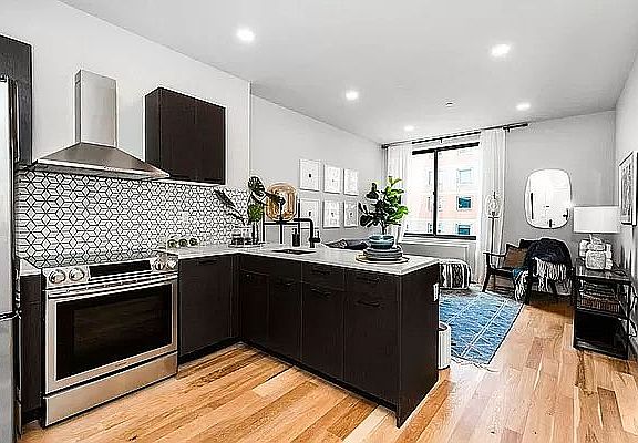 4th image of 101 E 10th St #7F