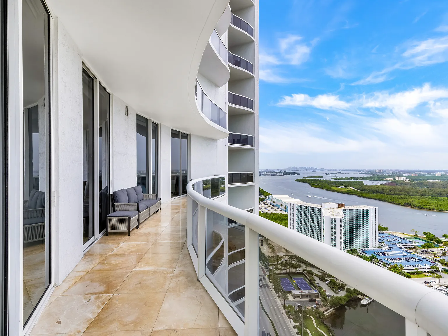 2 bed, 1435 sqft, $6,750 — Photo 4