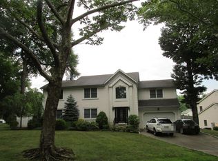 205 Fredrick St, Paramus, NJ 07652